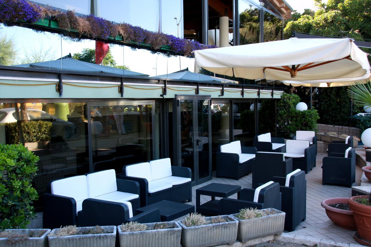 Hotel Beaurivage Fano Esterno foto