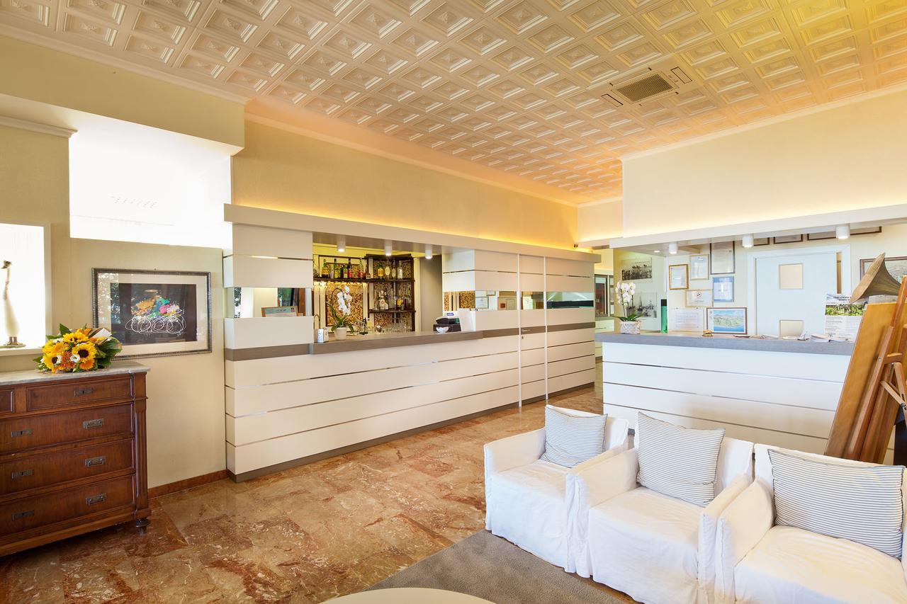 Hotel Beaurivage Fano Esterno foto