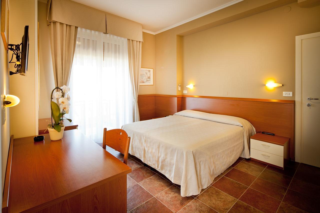 Hotel Beaurivage Fano Esterno foto