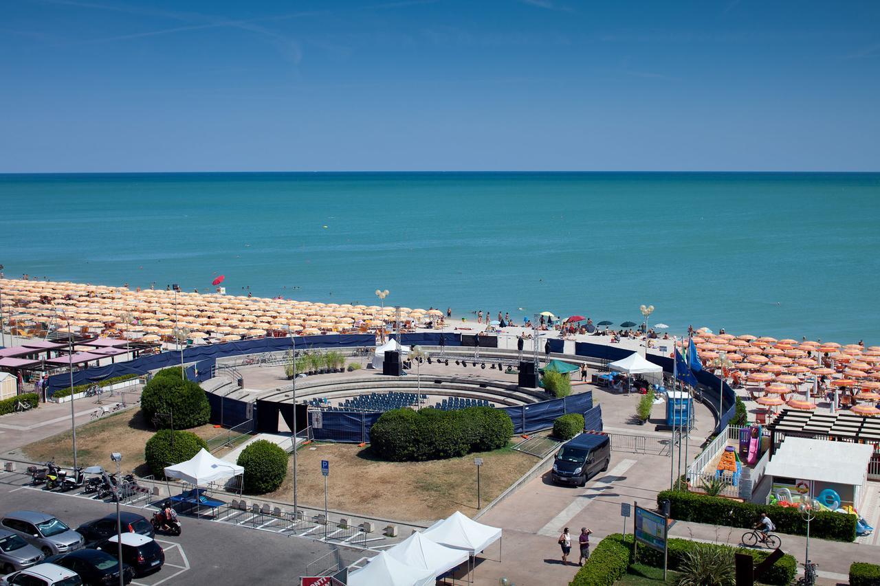 Hotel Beaurivage Fano Esterno foto