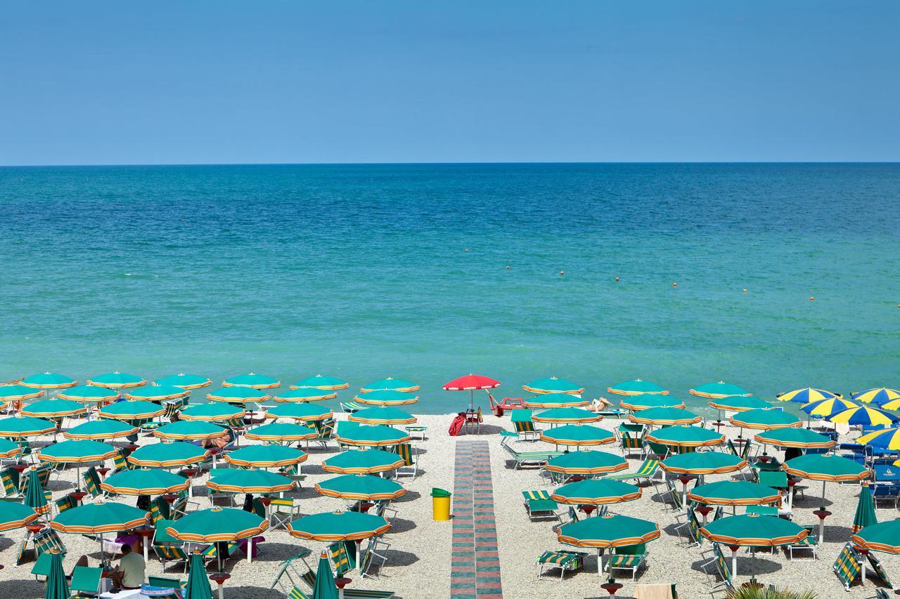 Hotel Beaurivage Fano Esterno foto